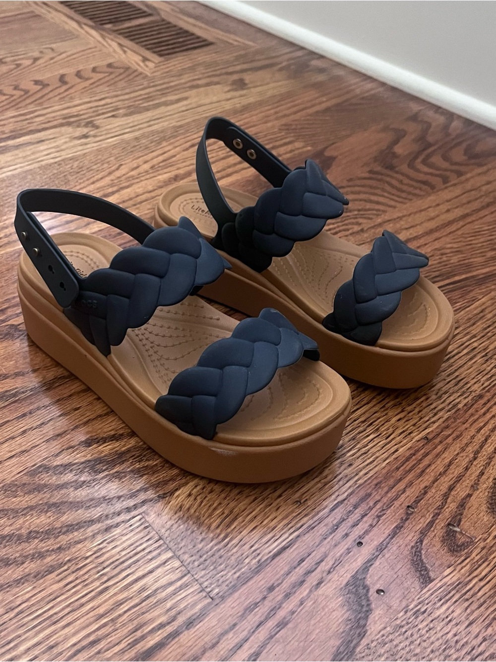 Crocs (W5) Platform Sandal in Navy